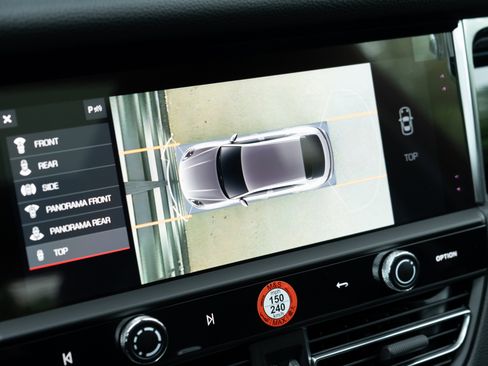 Certified 2025 Porsche Macan image 30