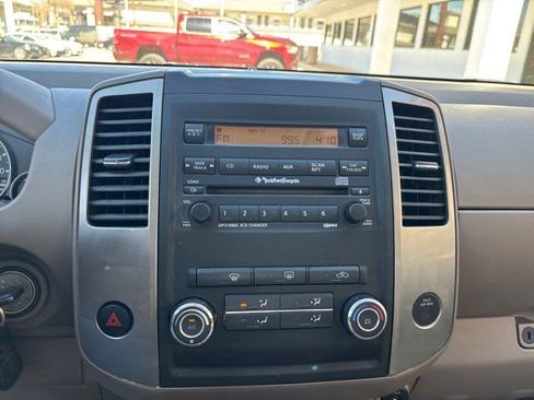 Used 2011 Nissan Frontier SL image 25