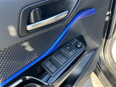 Used 2022 Toyota C-HR XLE FWD image 15