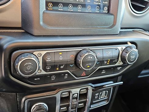 Used 2022 Jeep Wrangler Unlimited Sport image 15