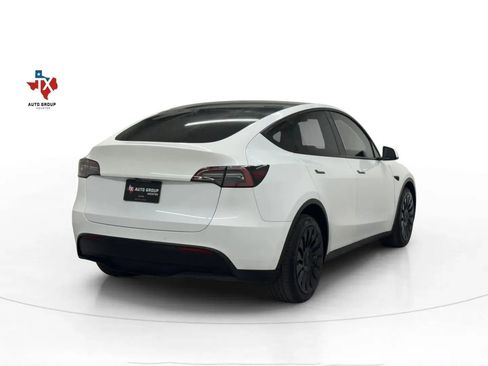 Used 2022 Tesla Model Y Long Range image 5