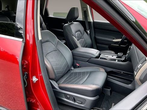 Used 2023 Nissan Pathfinder Platinum FWD image 26