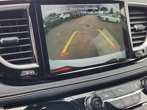 Used 2023 Chrysler Pacifica Touring-L FWD image 22