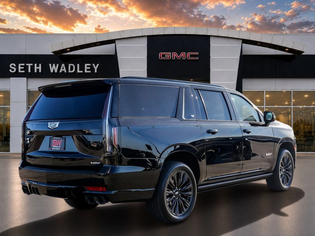 Used 2023 Cadillac Escalade ESV V w/ LPO, ONYX Package AWD/4WD image 7