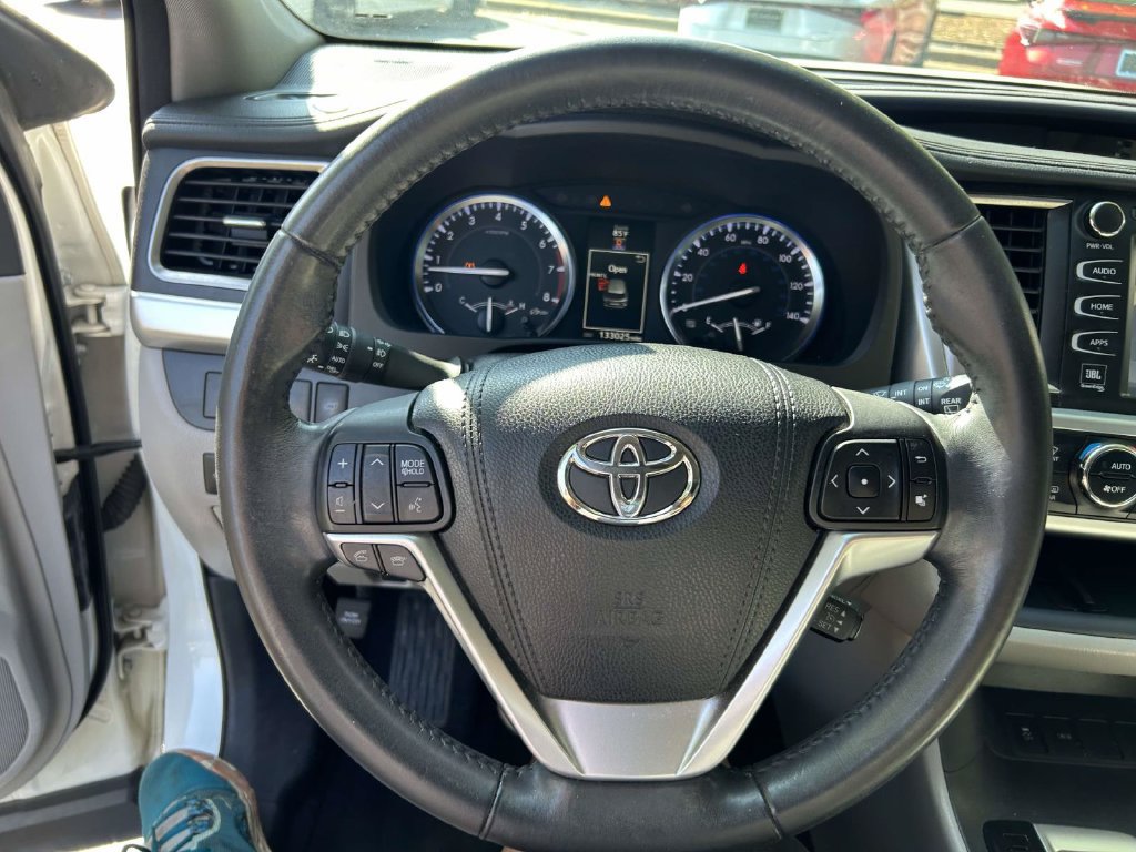 Used 2015 Toyota Highlander Limited FWD image 21