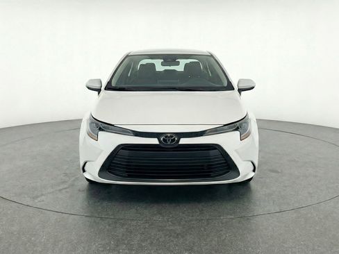Used 2025 Toyota Corolla LE FWD image 2