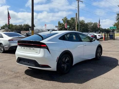 Used 2024 Toyota Prius LE FWD image 6