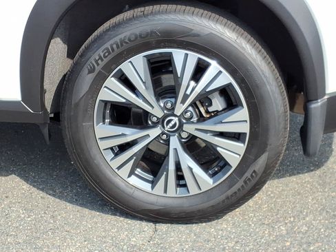 Used 2023 Nissan Rogue SV w/ SV Premium B Package AWD/4WD image 9