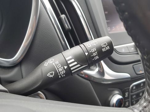 Used 2022 Chevrolet Equinox LT FWD image 14