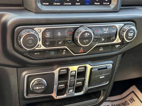 Used 2023 Jeep Wrangler Unlimited Sahara w/ Cold Weather Group AWD/4WD image 35
