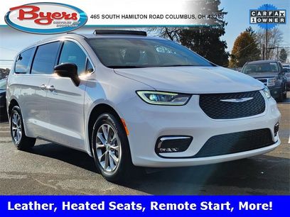 Used 2024 Chrysler Pacifica Touring-L