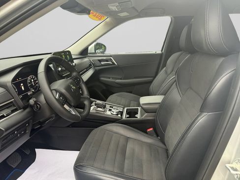 Used 2024 Mitsubishi Outlander 4WD Plug-In Hybrid image 13