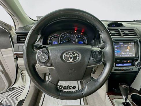 Used 2014 Toyota Camry XLE image 11