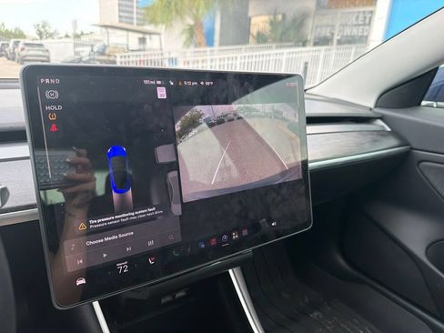 Used 2018 Tesla Model 3 Long Range RWD image 15