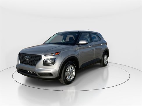 Used 2024 Hyundai Venue SE image 4