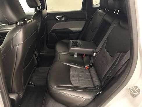 Used 2023 Jeep Compass Latitude AWD/4WD image 17