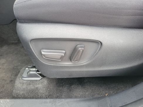 Used 2024 Toyota Highlander LE image 20