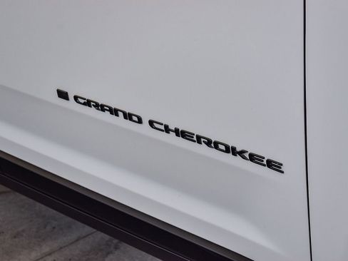 New 2026 Jeep Grand Cherokee Altitude image 12