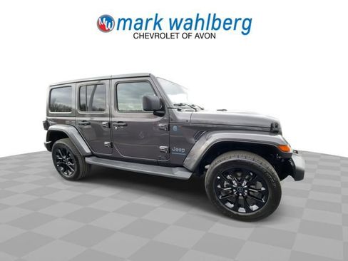 Used 2025 Jeep Wrangler Unlimited Sahara AWD/4WD image 6