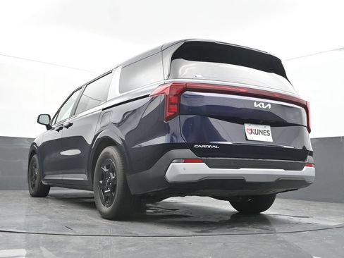 Used 2026 Kia Carnival FWD image 44