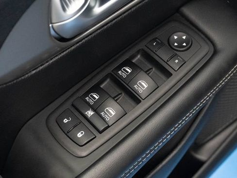 Used 2025 Chrysler Pacifica Select FWD image 16