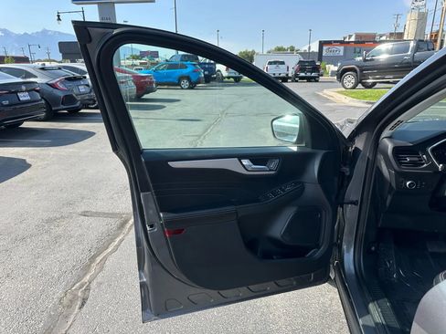 Used 2021 Ford Escape SEL image 18