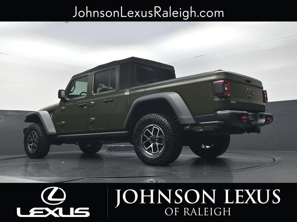 Used 2024 Jeep Gladiator Rubicon w/ Convenience Group AWD/4WD image 19