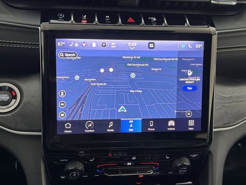 Used 2023 Jeep Grand Cherokee L Limited image 20