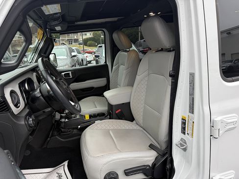 Certified 2022 Jeep Wrangler Unlimited Sahara image 13