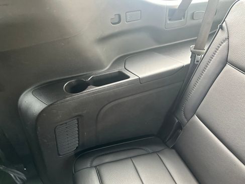 Used 2025 GMC Yukon XL Denali AWD/4WD image 24