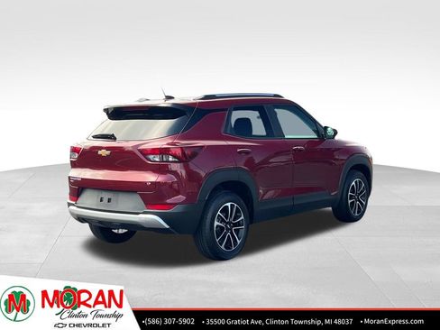 Used 2025 Chevrolet TrailBlazer LT AWD/4WD image 5