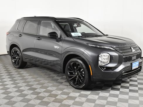 Used 2025 Mitsubishi Outlander SEL Black Edition image 4