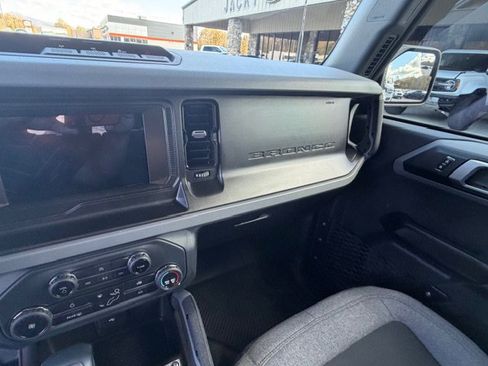 Used 2022 Ford Bronco Big Bend image 9