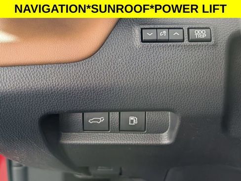 Used 2025 Toyota Crown Signia w/ Advanced Technology Package image 16