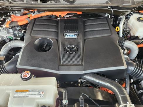 Used 2024 Toyota Tundra Platinum AWD/4WD image 32