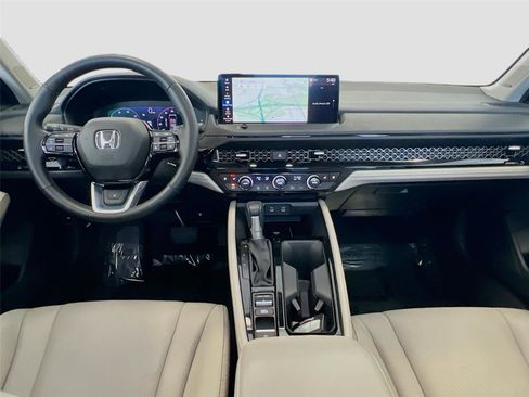 Certified 2025 Honda Accord Touring image 32