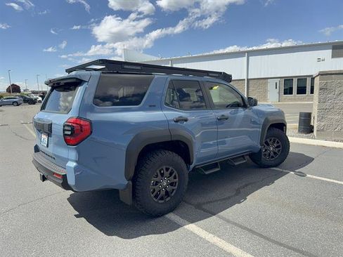 Used 2025 Toyota 4Runner SR5 AWD/4WD image 32