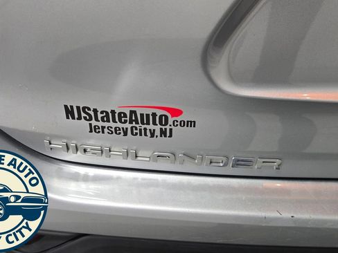 Used 2023 Toyota Highlander XLE AWD/4WD image 33
