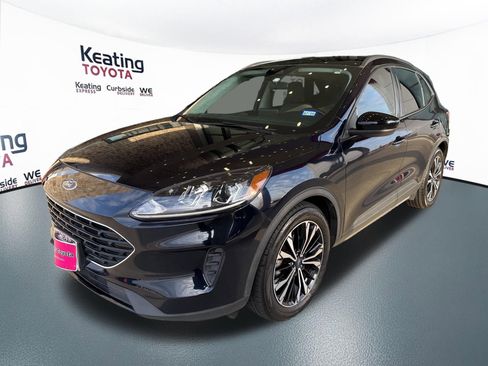 Used 2021 Ford Escape SE w/ SE Sport Appearance Package image 3