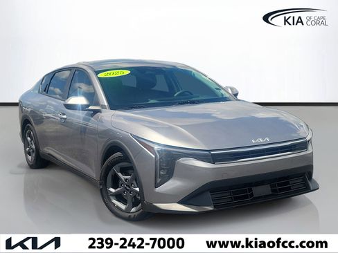Certified 2025 Kia K4 FWD image 1