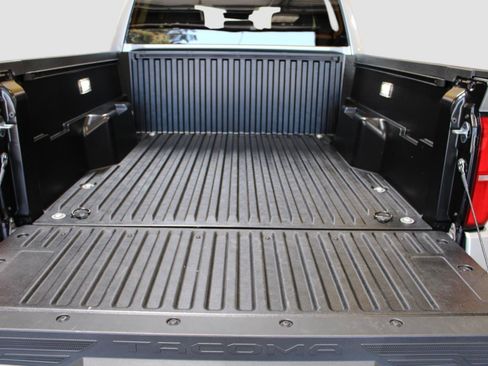 Used 2025 Toyota Tacoma TRD Off-Road AWD/4WD image 33