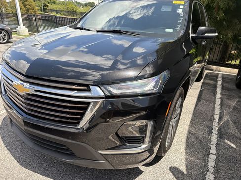 Used 2023 Chevrolet Traverse High Country w/ LPO, Floor Liner Package FWD image 4