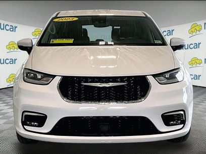Used 2023 Chrysler Pacifica Touring-L