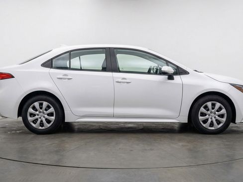 Used 2025 Toyota Corolla LE FWD image 11
