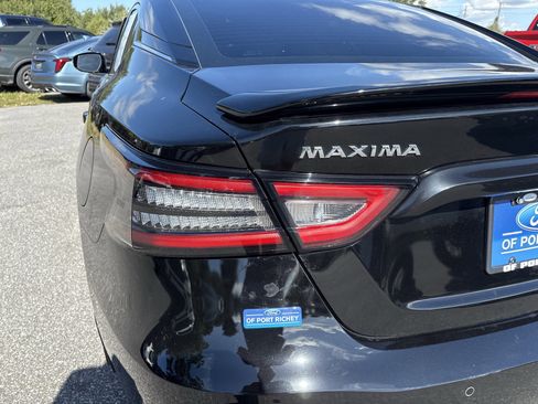 Used 2023 Nissan Maxima SR w/ Sport Mat Group image 11