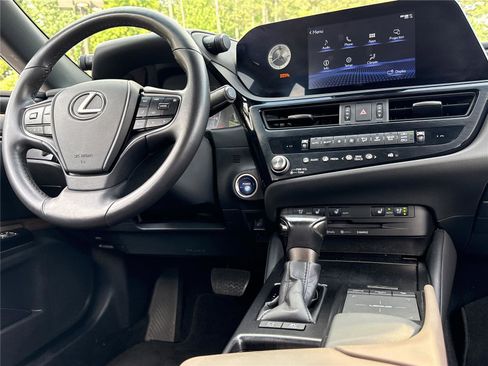 Used 2022 Lexus ES 300h w/ Premium Package FWD image 3