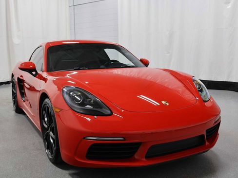 Used 2018 Porsche 718 Cayman RWD image 12
