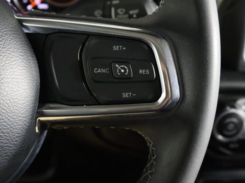 Used 2023 Jeep Gladiator Overland image 32