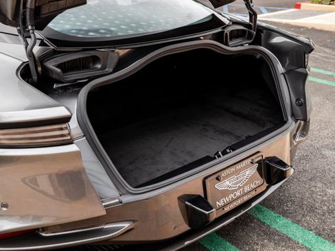 Used 2019 Aston Martin DBS Superleggera RWD image 10