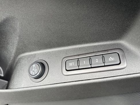 Used 2022 Chevrolet Equinox Premier AWD/4WD image 14
